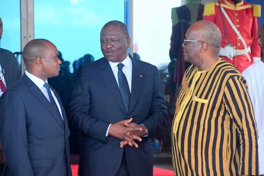 Le nouveau Premier Ministre ivoirien Hamed Bakayoko avec Alpha Barry,chef de la diplomatie Burkinabè et le Président Roch Kabore. Crédit Photo,Ministre Alpha Barry page facebook