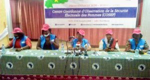 Le présidium à la cérémonie de présentation du centre coordonné d’observation de la sécurité électorale des femmes (COSEF) à la presse-Libre info