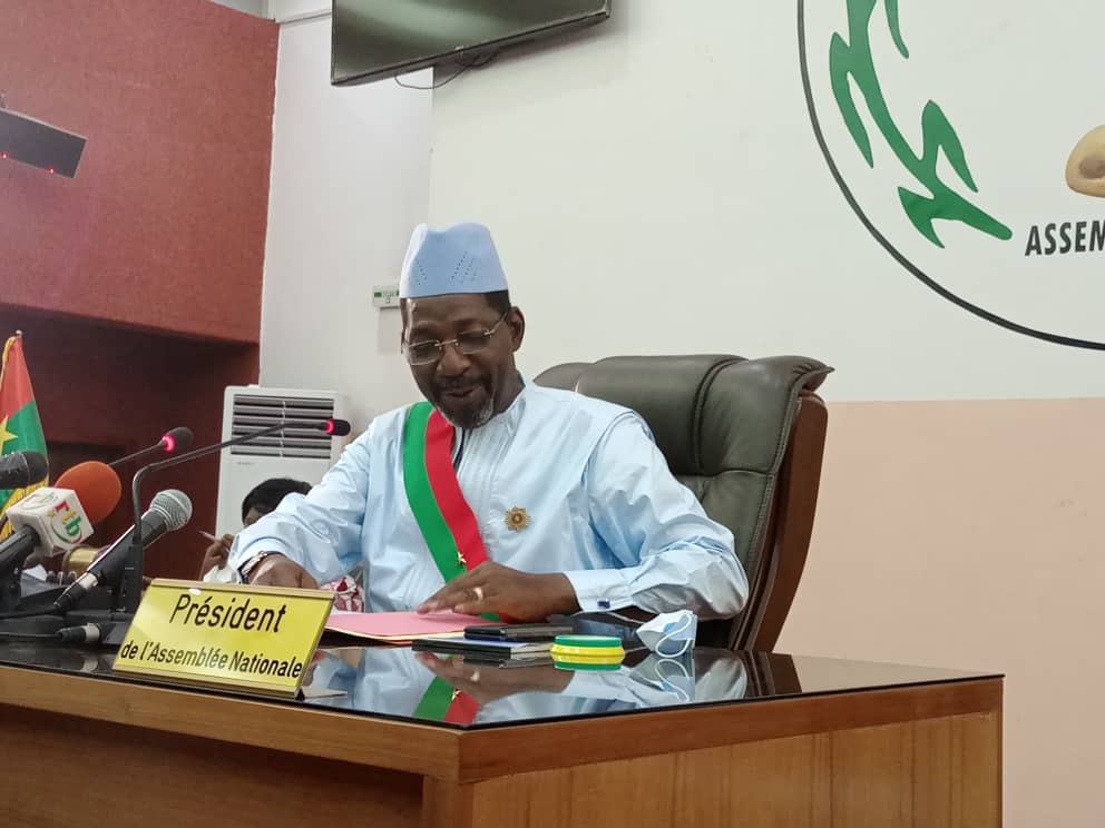 Le Bala Sankandé,président de l'Assemblée nationale burkinabè, préside la dernière session de la 7e législature
