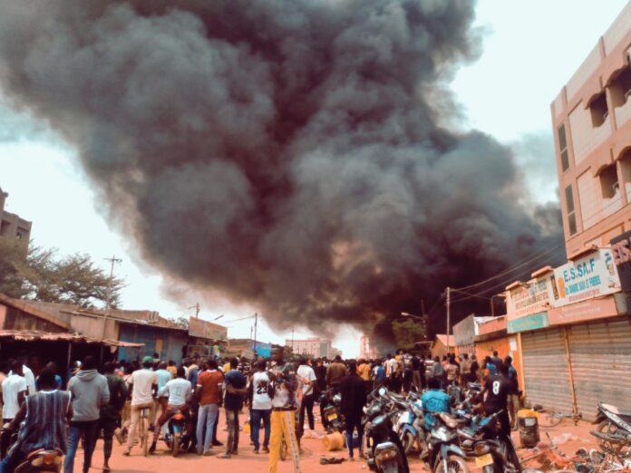 incendie marché Sankar Yaaré