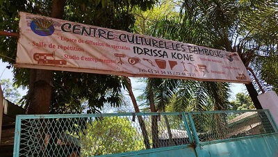 Le Centre culturel «Les Bambous Idrissa Koné» accueillent des spectacles presque chaque jour.