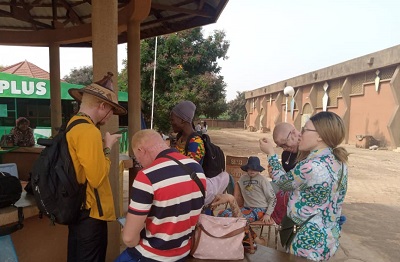Des membres de l’Association des femmes albinos du Burkina (AFAB)