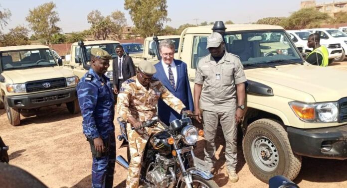 Remise de moyens roulant par les États-Unis à la Police nationale et à la gendarmerie nationale du Burkina Faso