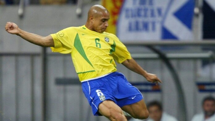 L'ancienne gloire du football brésilien Roberto Carlos