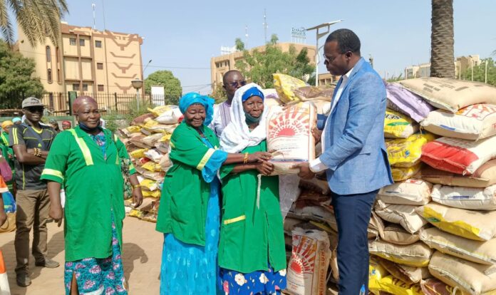 Remise de don de vivres à la brigade verte de Ouagadougou