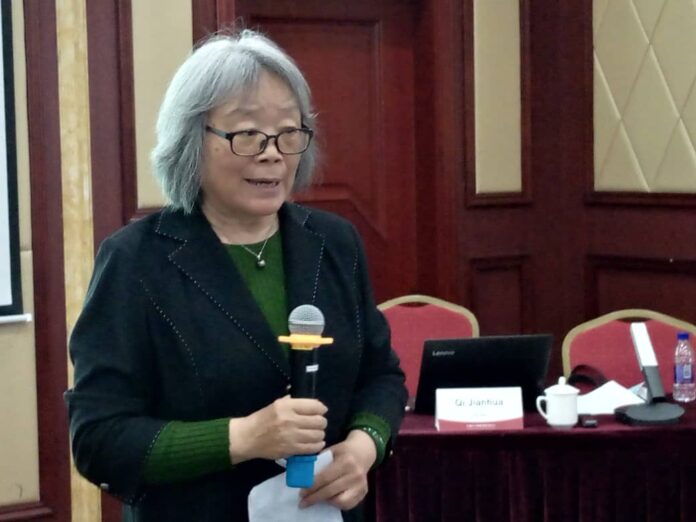 Qi Jianhua, professeure à la faculté des langues étrangères de l’Institut de Diplomatie à Beijing