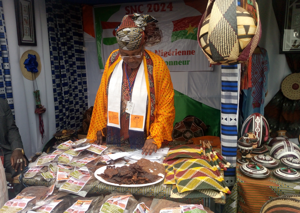 Exposition du kilichi, une spécialité nigérienne faite à base de viande de boeuf 