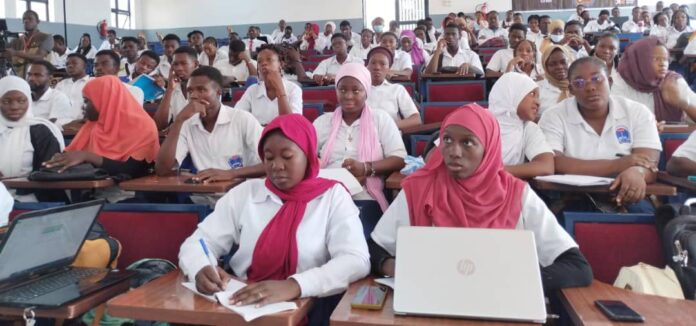 Une vue partielle des étudiants présents à la formation à l'Université Aube-nouvelle de Bobo-Dioulasso