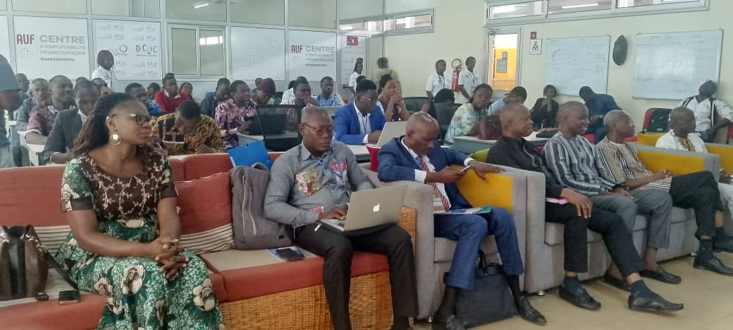 Les participants aux premières Journées d'études en analyse du discours au Burkina