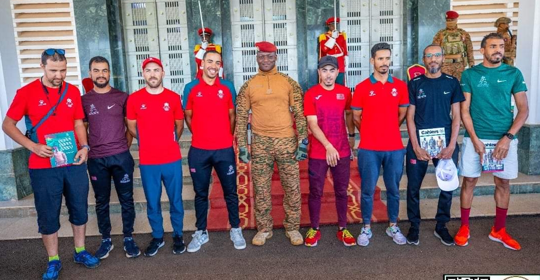 Le Président du Faso, le capitaine Ibrahim Traoré avec l'équipe marocaine