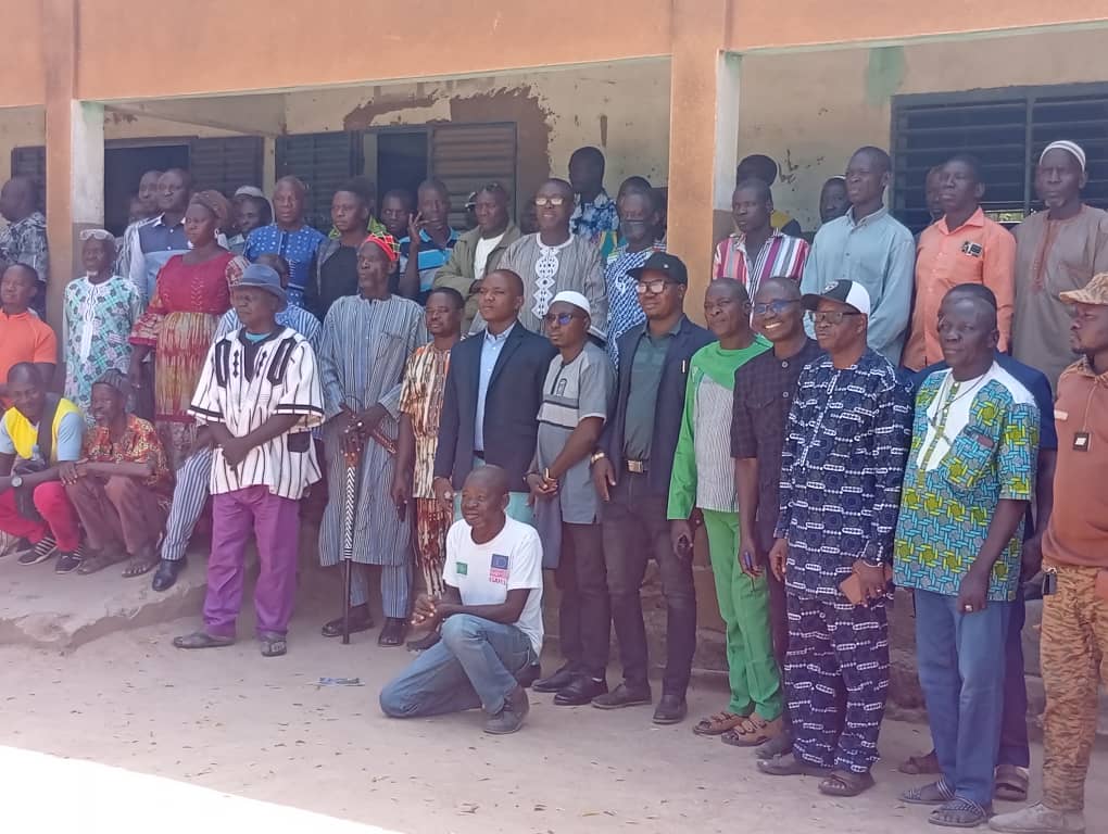 Photo de famille des participants au forum