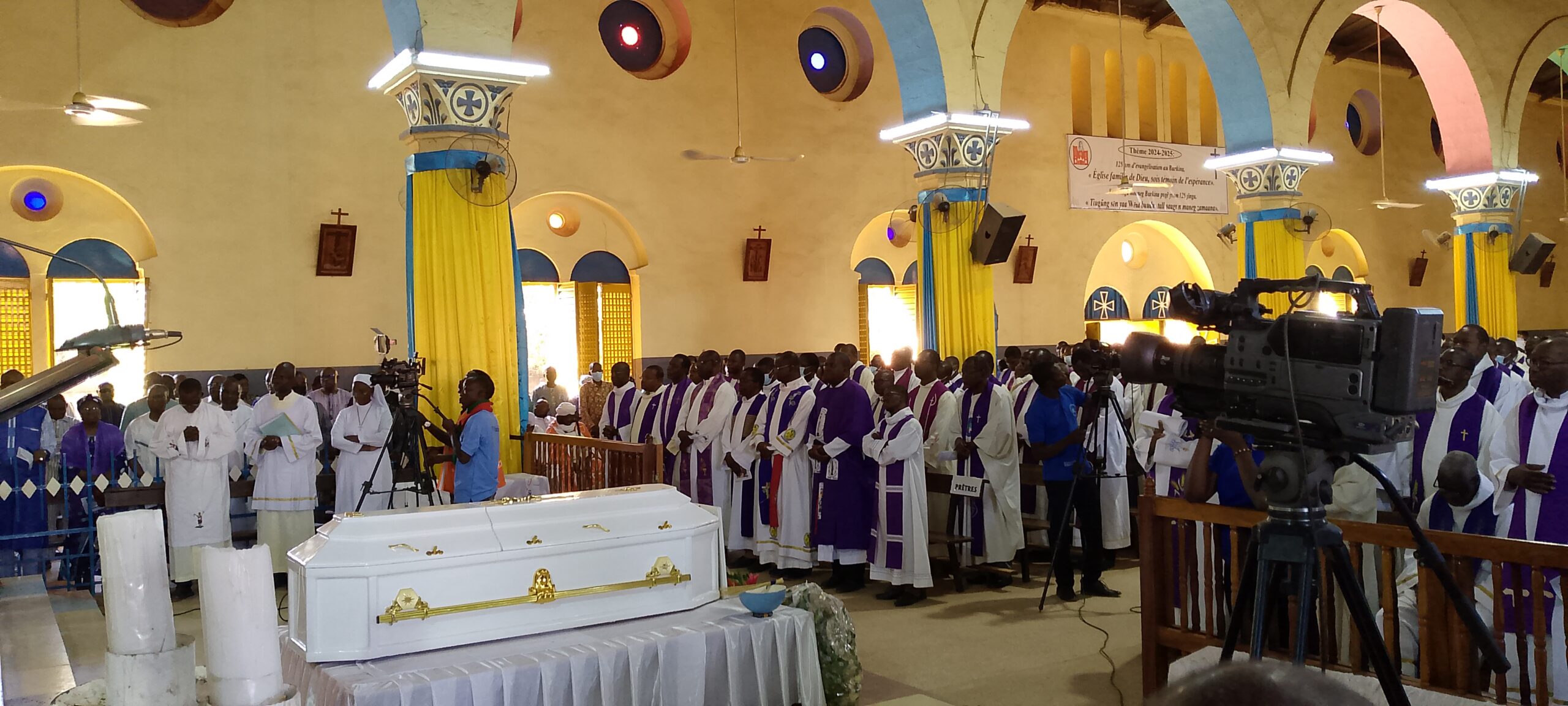 L'Église catholique du Burkina rend un dernier hommage à Mgr Compaoré