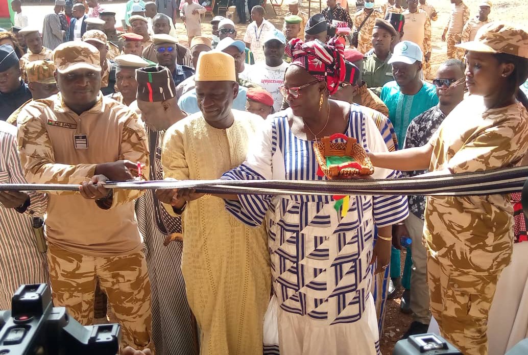 Le ministre de la Sécurité, Mahamoudou Sana (à gauche), inaugurant le nouveau bâtiment de la Direction régionale de la Police du Nord