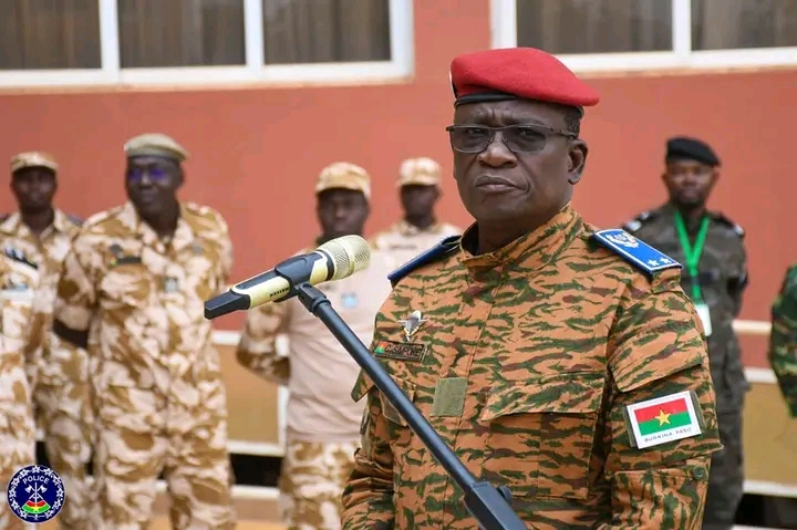 Le ministre d'État, ministre de la Défense, le Général de brigade Célestin Simporé
