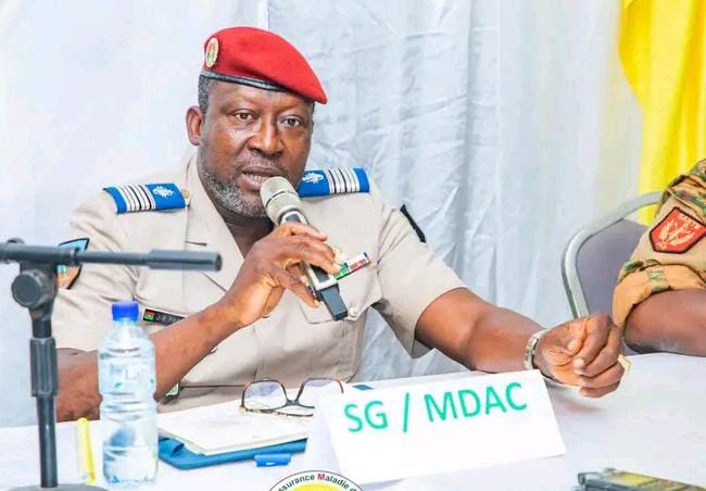 le Sécrétaire général du ministère en charge de la défense, l'intendant colonel major Jean Baptiste Parkouda
