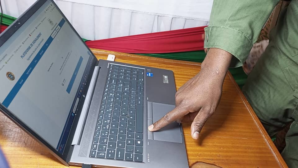 Le ministre de la Sécurité lançant officiellement la plateforme Alerte-BCLCC