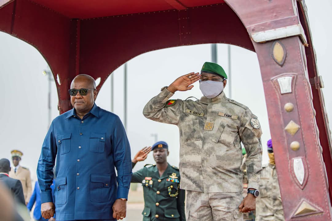Le Président de la Transition du Mali, le Général Assimi Goïta, a reçu son homologue ghanéen, John Dramani Mahama