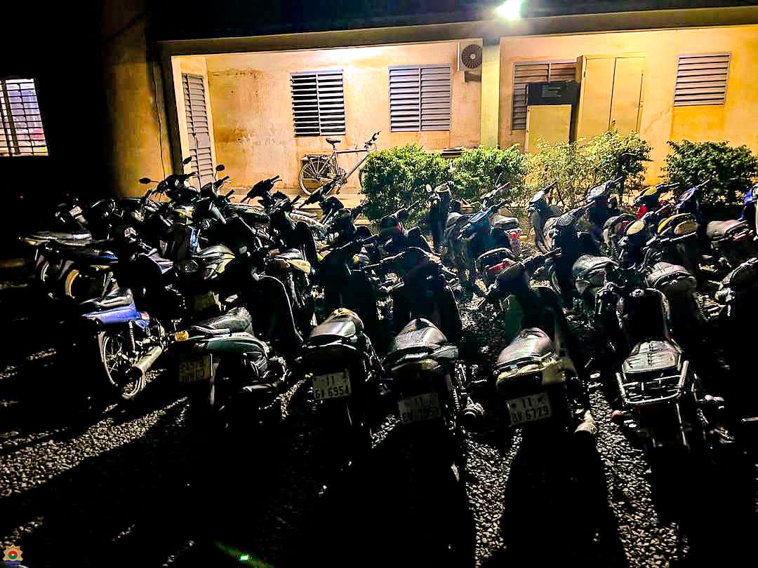 Les quarante-neuf (49) motocyclettes ont été saisies