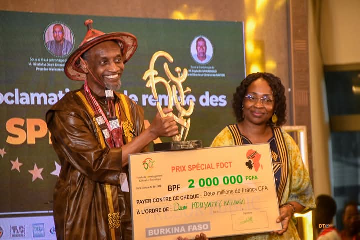 En plus de l'Étalon d'or, Dani Kouyaté remporte cinq autres distinctions