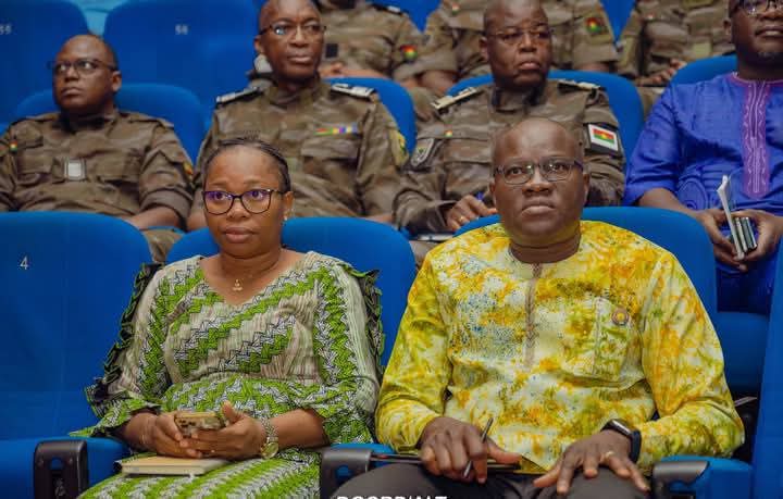 Le ministre en charge de l'Economie, Aboubacar Nacanabo, et la ministre déléguée au Budget, Fatoumata Bako/Traoré lors du vote du nouveau Code des douanes