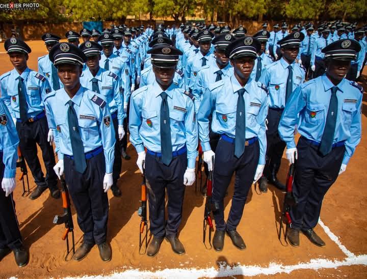 Une vue partielle des policiers prêts à être déployés sur le terrain