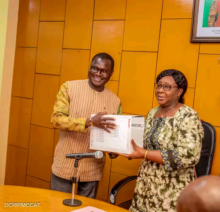 Remise d'archives diplomatiques au profit du Mémorial Thomas Sankara