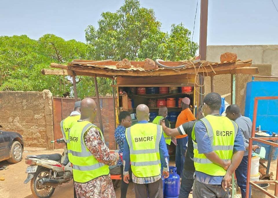 Ouagadougou : Des contrôleurs traquent les vendeurs clandestins de gaz butane