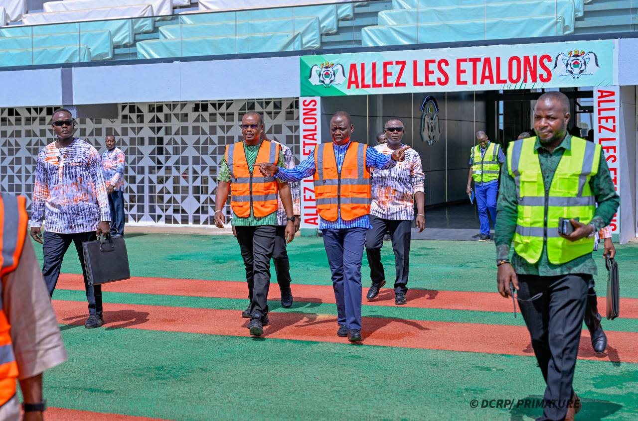 Visite du chantier de rénovation du Stade du 4-Août par le Premier ministre Jean Emmanuel Ouédraogo